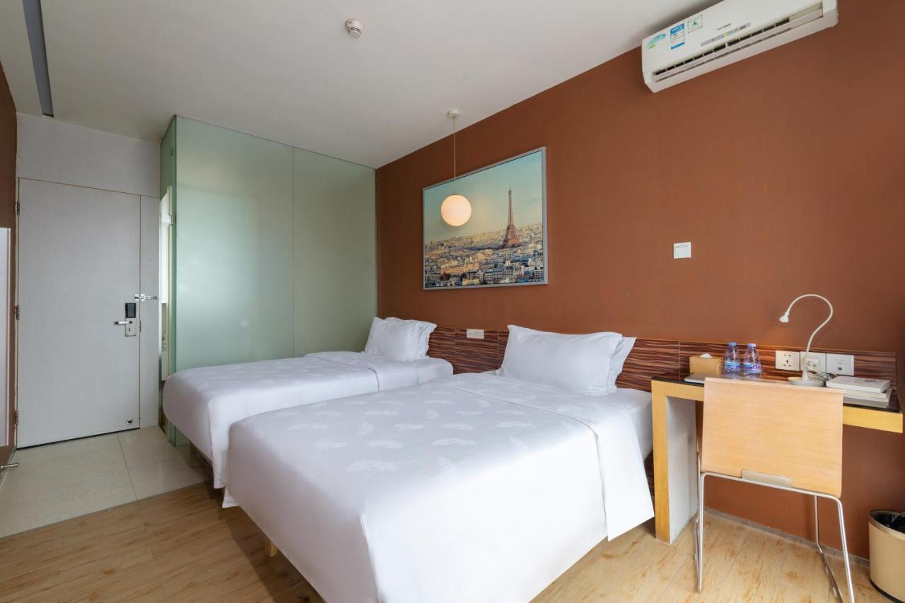 Shenzhen Dongmen Colour Hotel Bagian luar foto