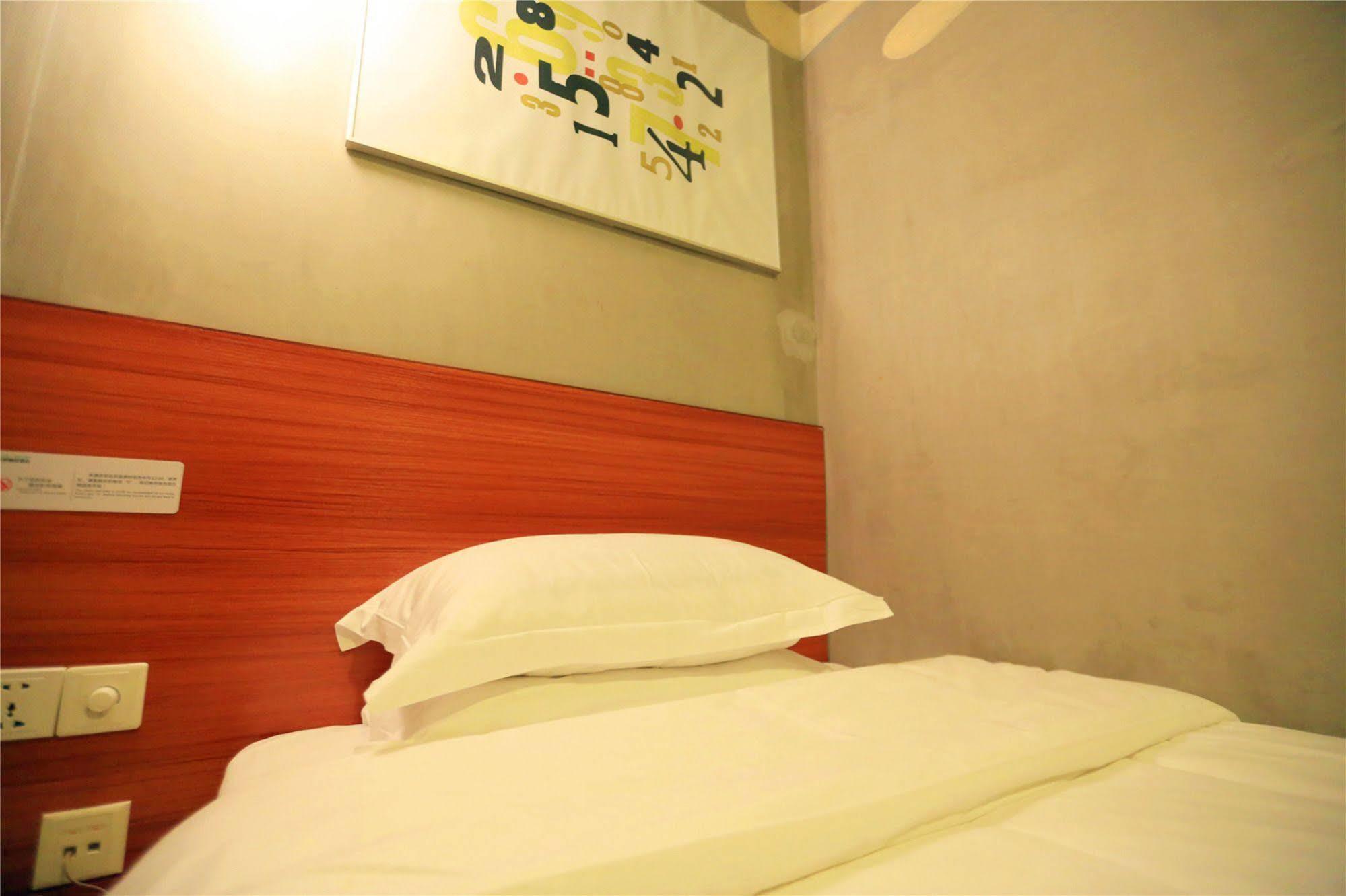Shenzhen Dongmen Colour Hotel Bagian luar foto